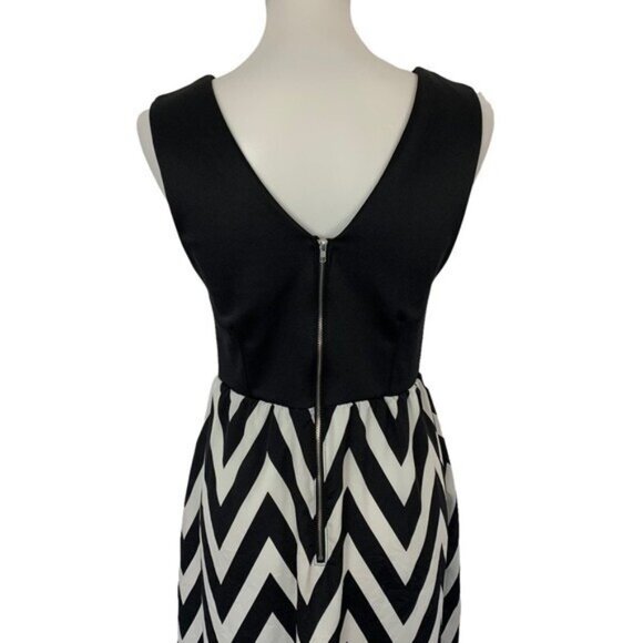 41 Hawthorn Black White Chevron Fit Flare Sleeveless Dress Medium Trendy Stylish - Picture 5 of 7